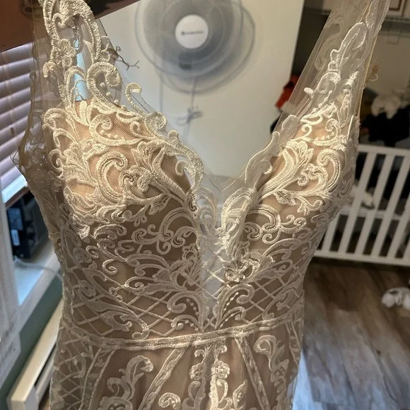 Wedding dress - Picture 6 of 6